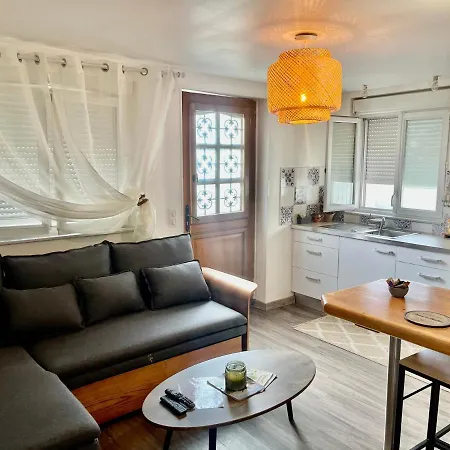 Le Petit , Jolie Maisonnette Terrasse Netflix Parking Prive Jeux De Societe Appartamento
