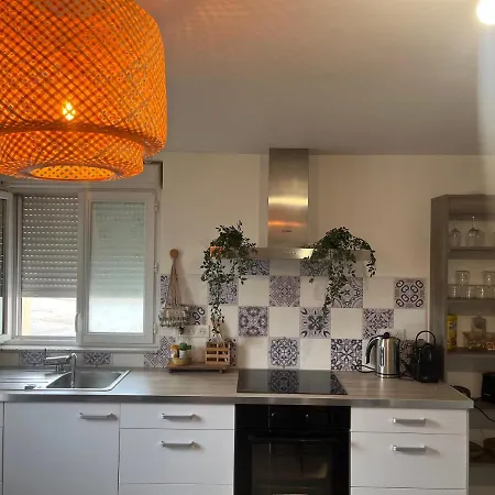 Le Petit , Jolie Maisonnette Terrasse Netflix Parking Prive Jeux De Societe Apartment Bourg-en-Bresse