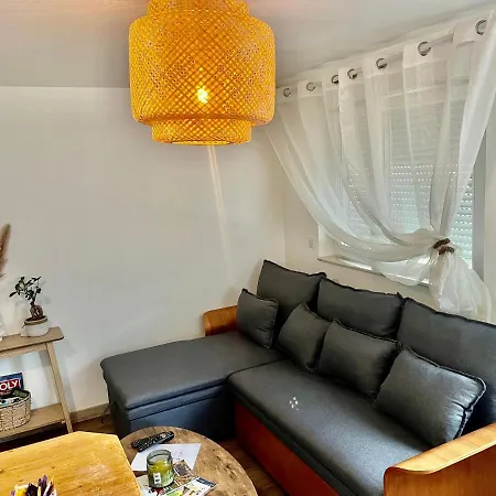Le Petit , Jolie Maisonnette Terrasse Netflix Parking Prive Jeux De Societe Apartment *
