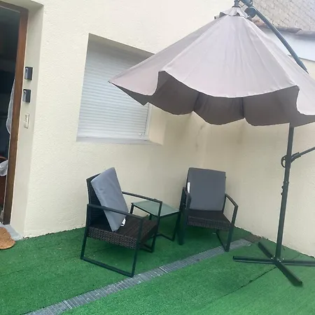 Le Petit , Jolie Maisonnette Terrasse Netflix Parking Prive Jeux De Societe Apartment Bourg-en-Bresse